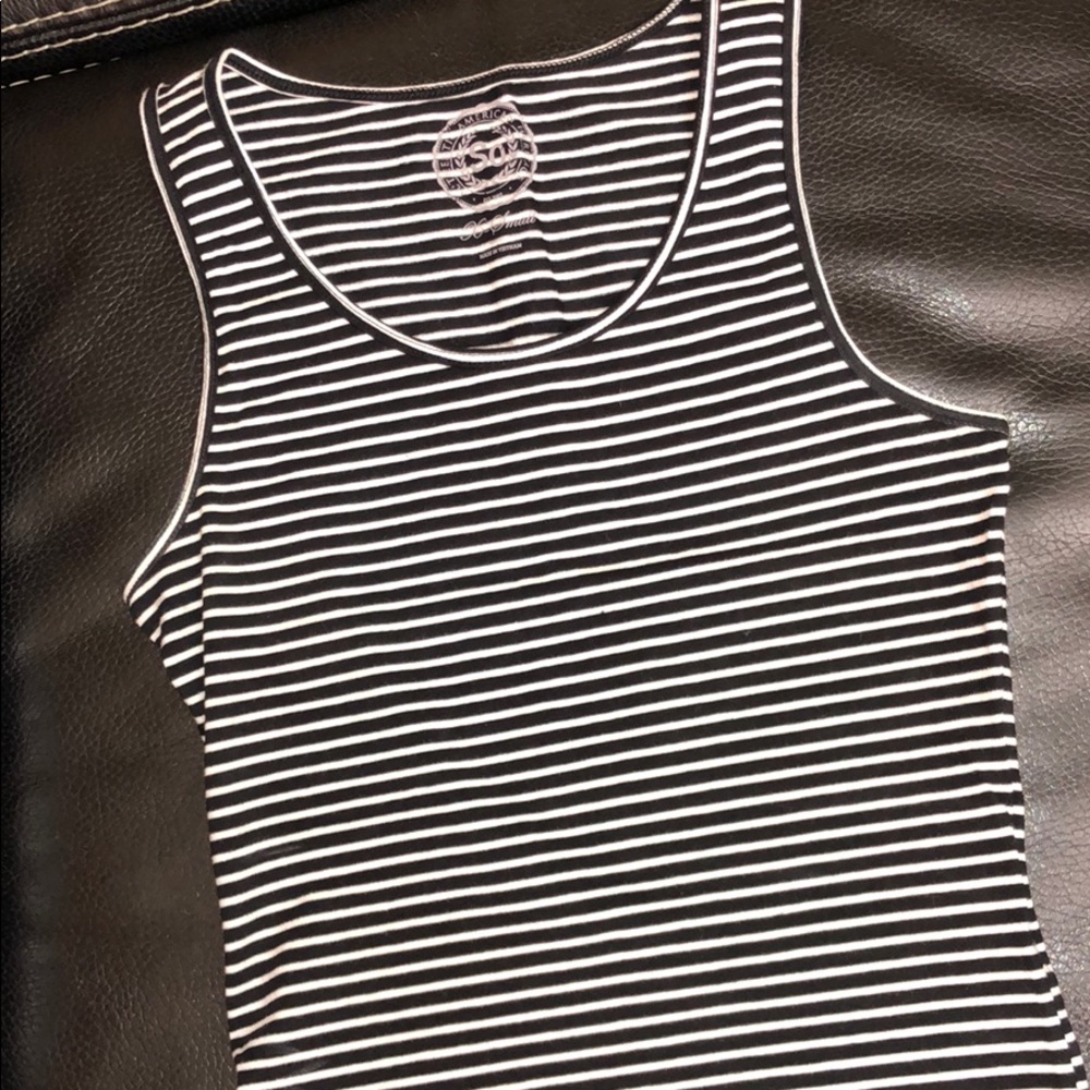 Super cute, stretch crop top. Never worn.